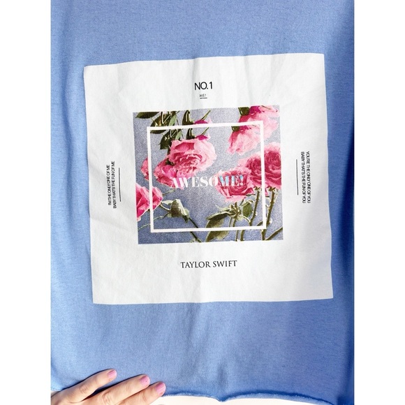 Taylor Swift AwesoME! Lover Cropped Long Sleeve T Shirt Blue Size Small - Picture 3 of 5